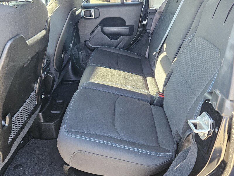 Used 2024 Jeep Wrangler Rubicon image 10