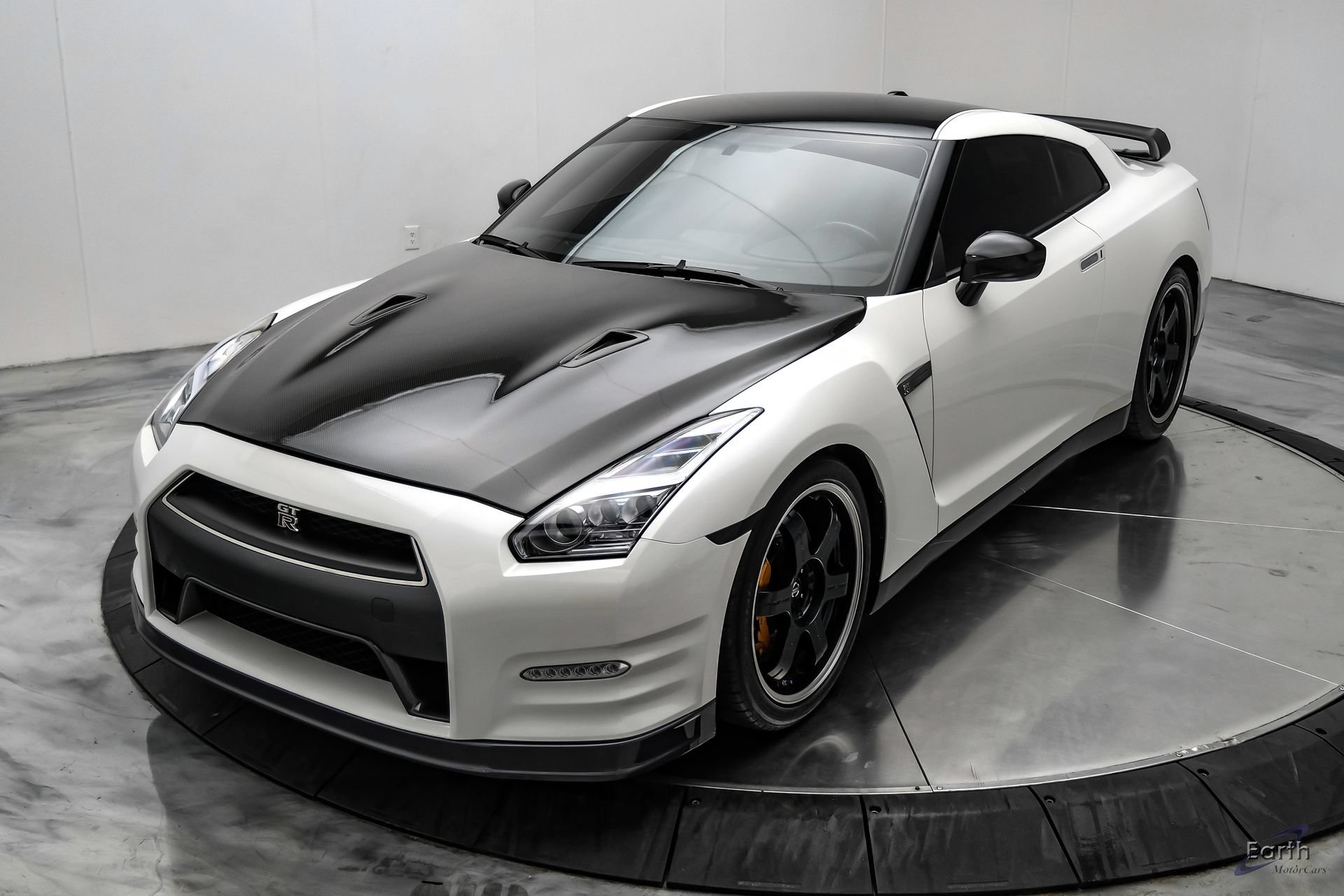 Used 2014 Nissan GT-R Black Edition AWD/4WD image 7