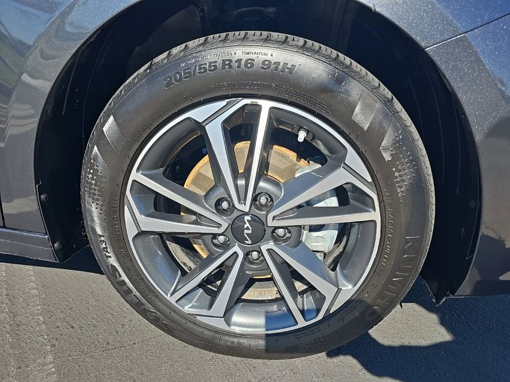 Used 2024 Kia Forte LXS image 4