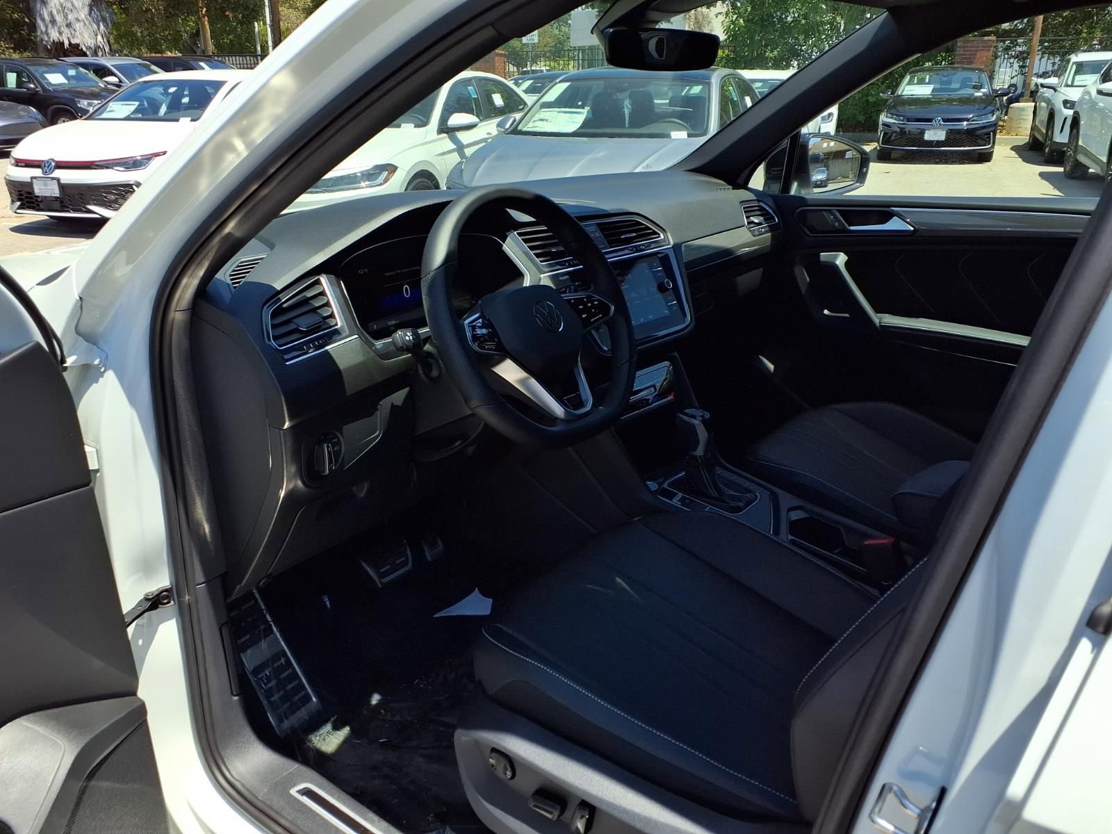 Certified 2023 Volkswagen Tiguan SE R-Line FWD image 16