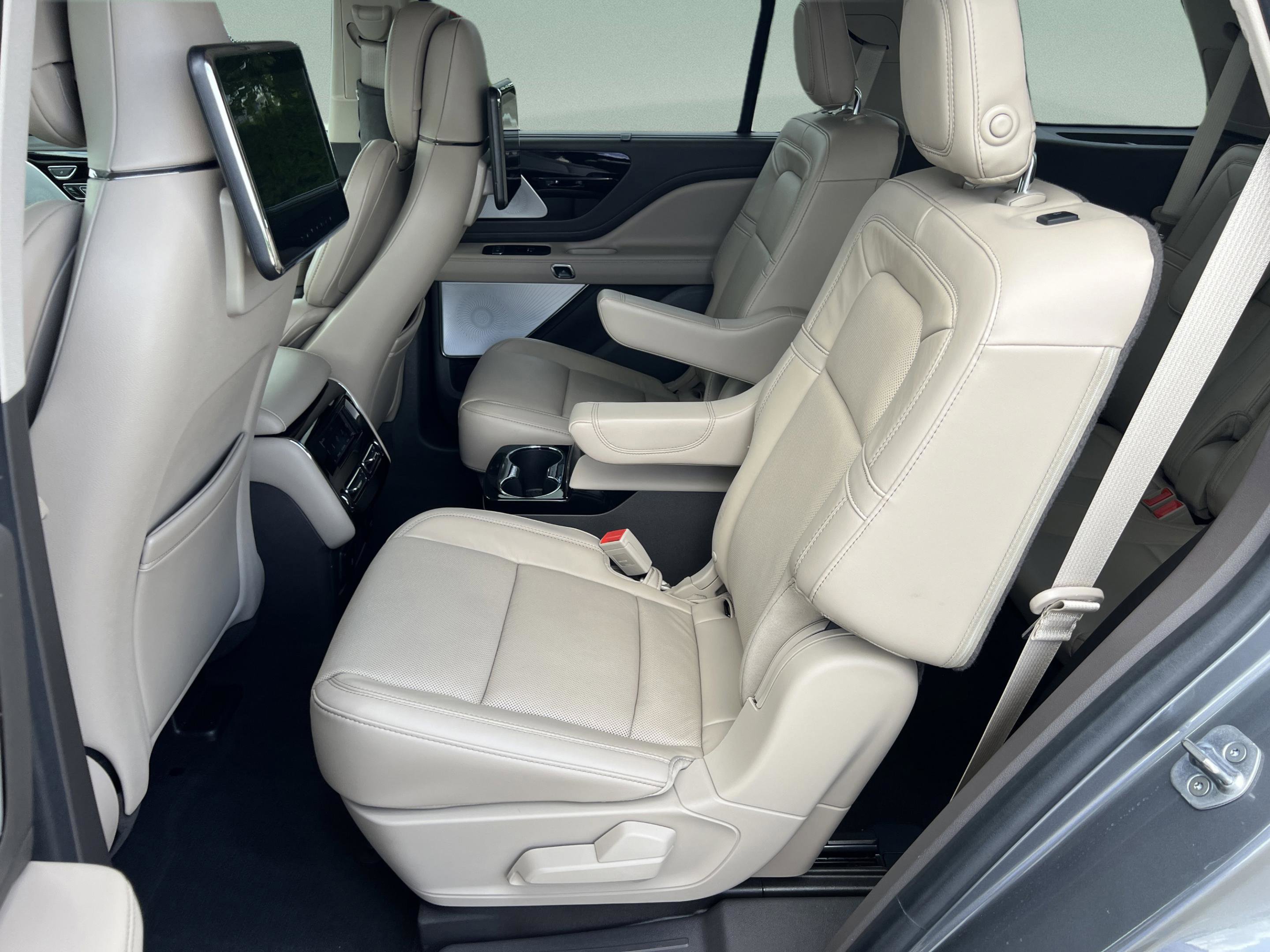 Used 2022 Lincoln Aviator Reserve w/ Equipment Group 201A image 26
