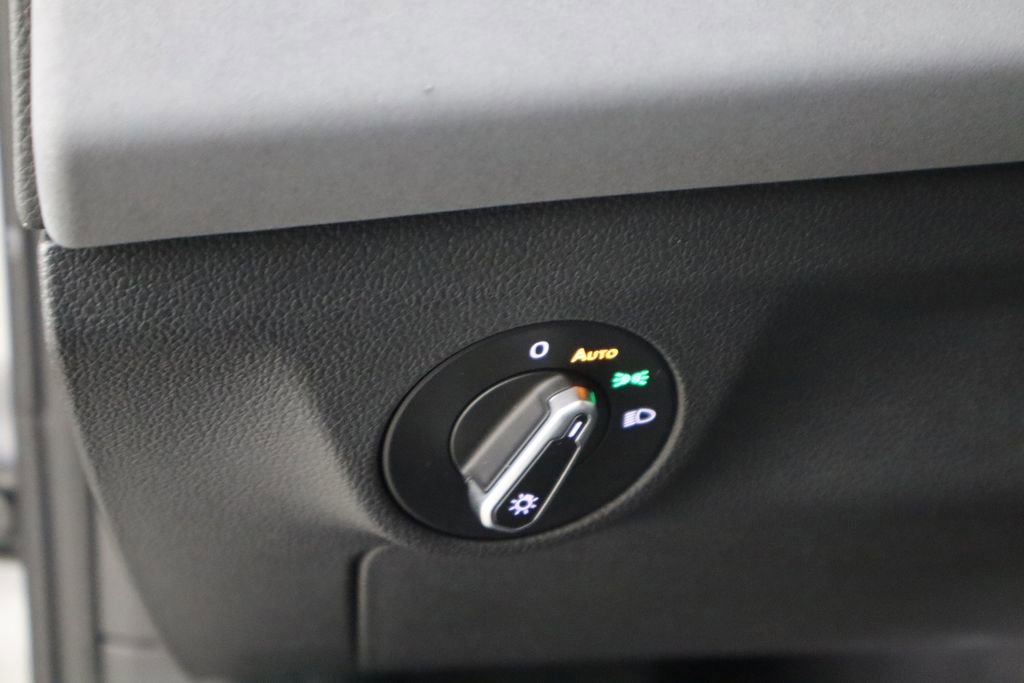 Used 2025 Volkswagen Jetta SE image 22