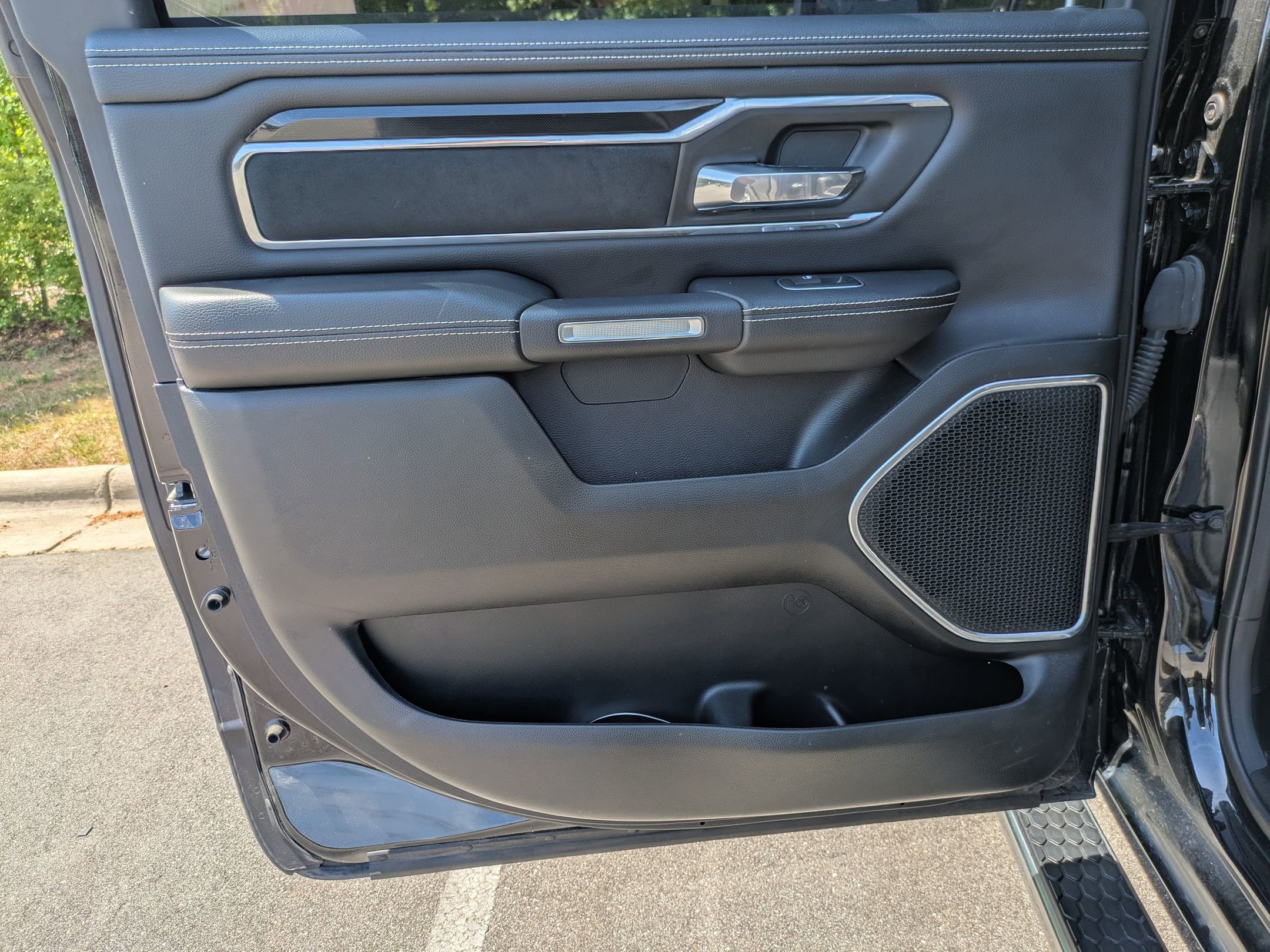 Used 2022 RAM 1500 Laramie w/ Sport Appearance Package AWD/4WD image 26