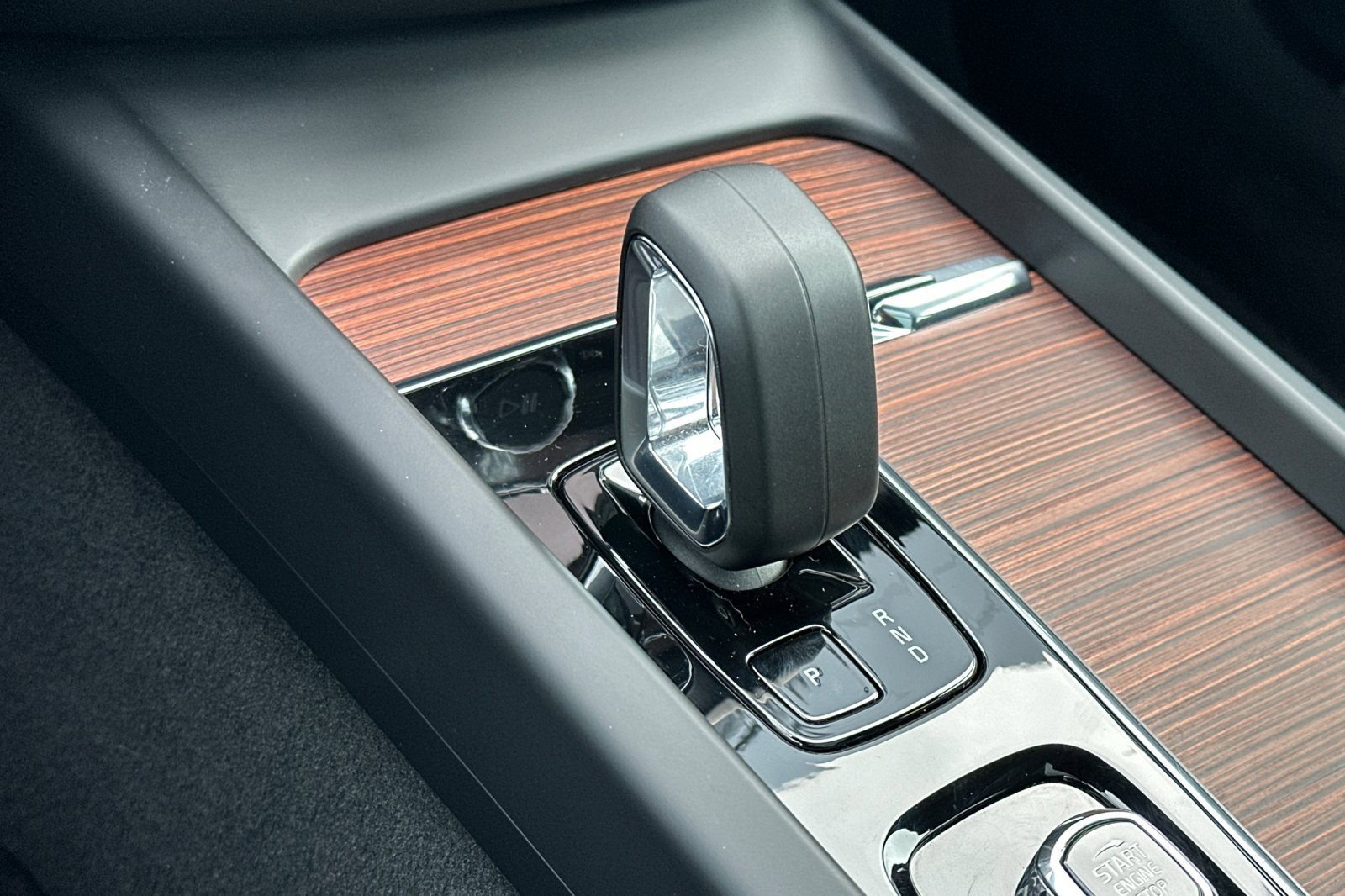 Used 2025 Volvo V60 B5 Cross Country Plus image 23