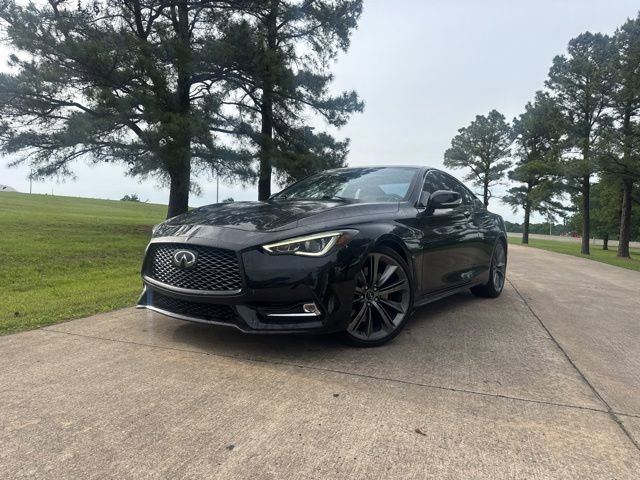Used 2018 INFINITI Q60 Red Sport 400 w/ Pro Active Package RWD image 2