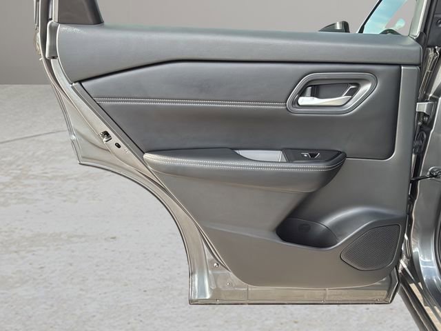 Used 2024 Nissan Rogue SL AWD/4WD image 14