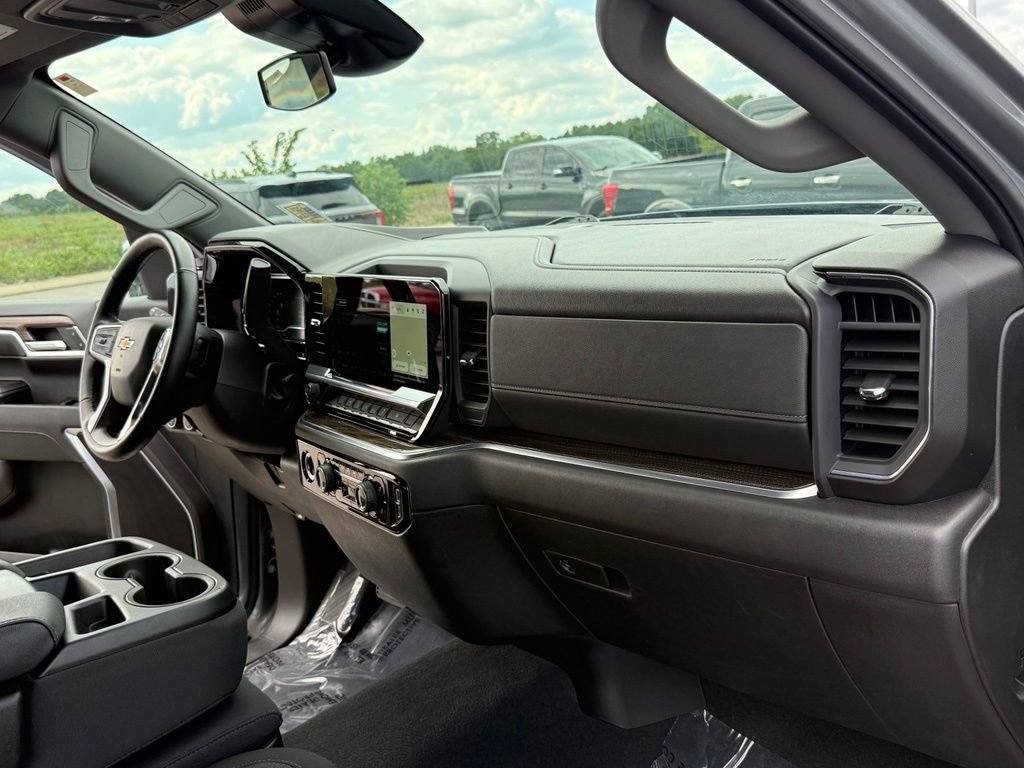Used 2024 Chevrolet Silverado 1500 LT AWD/4WD image 16
