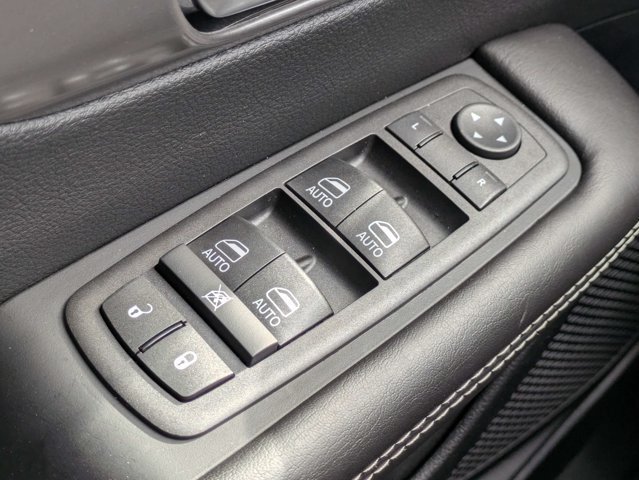 New 2026 Chrysler Pacifica Select FWD image 24