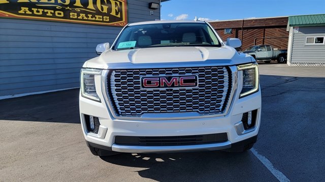 Used 2021 GMC Yukon XL Denali w/ Denali Premium Package image 3