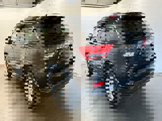 Used 2012 Jeep Grand Cherokee Laredo w/ Laredo E Group AWD/4WD image 29