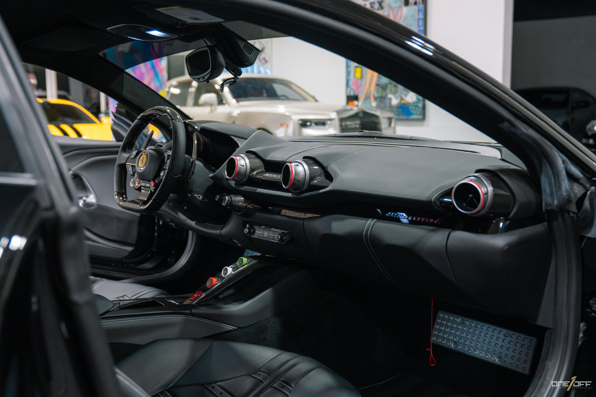Used 2018 Ferrari 812 Superfast RWD image 2