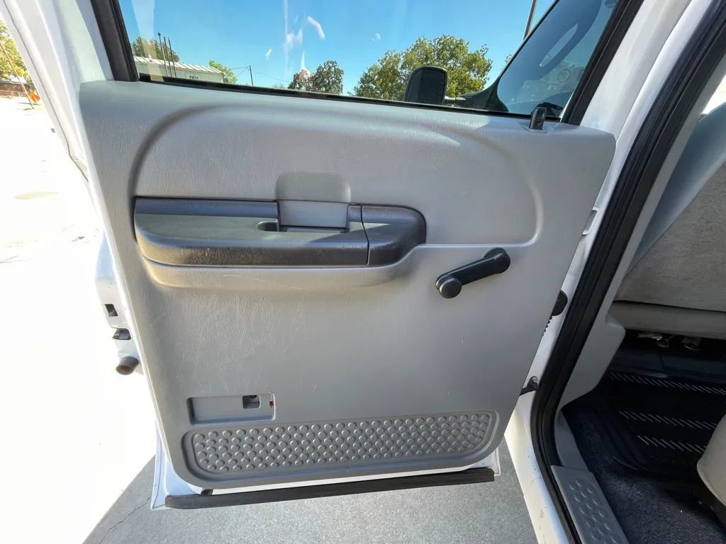 Used 2005 Ford F450 2WD Crew Cab Super Duty image 11