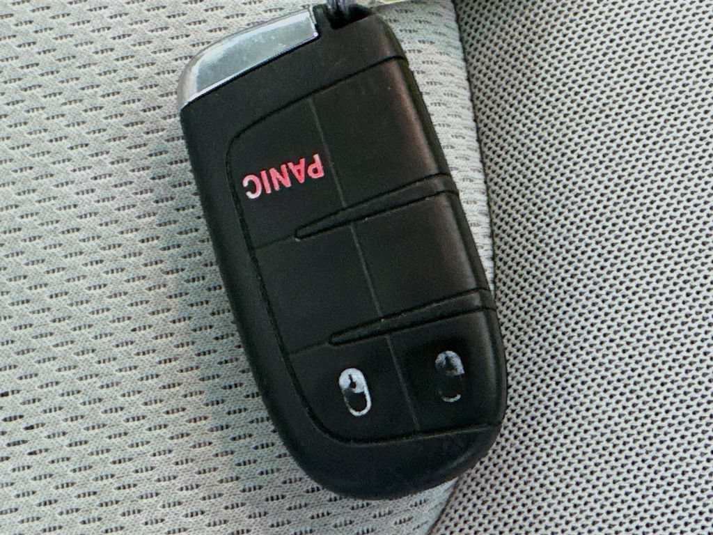 Used 2017 Jeep Renegade Latitude FWD image 34
