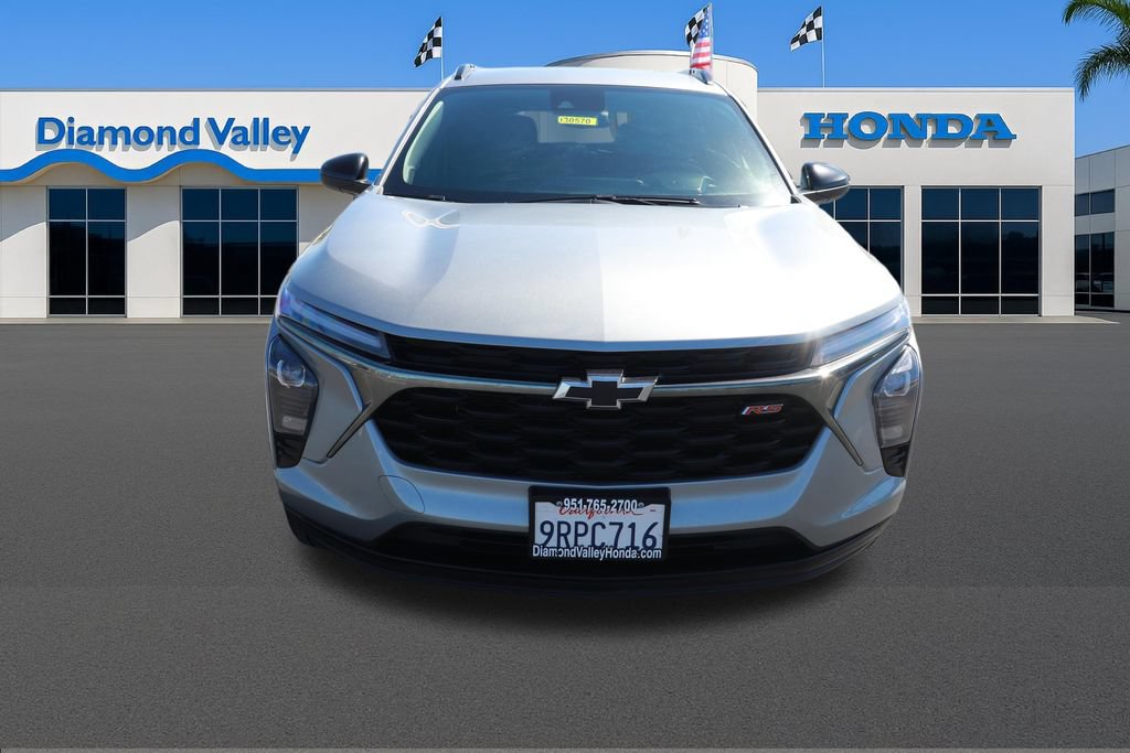 Used 2025 Chevrolet Trax RS w/ Driver Confidence Package FWD image 2