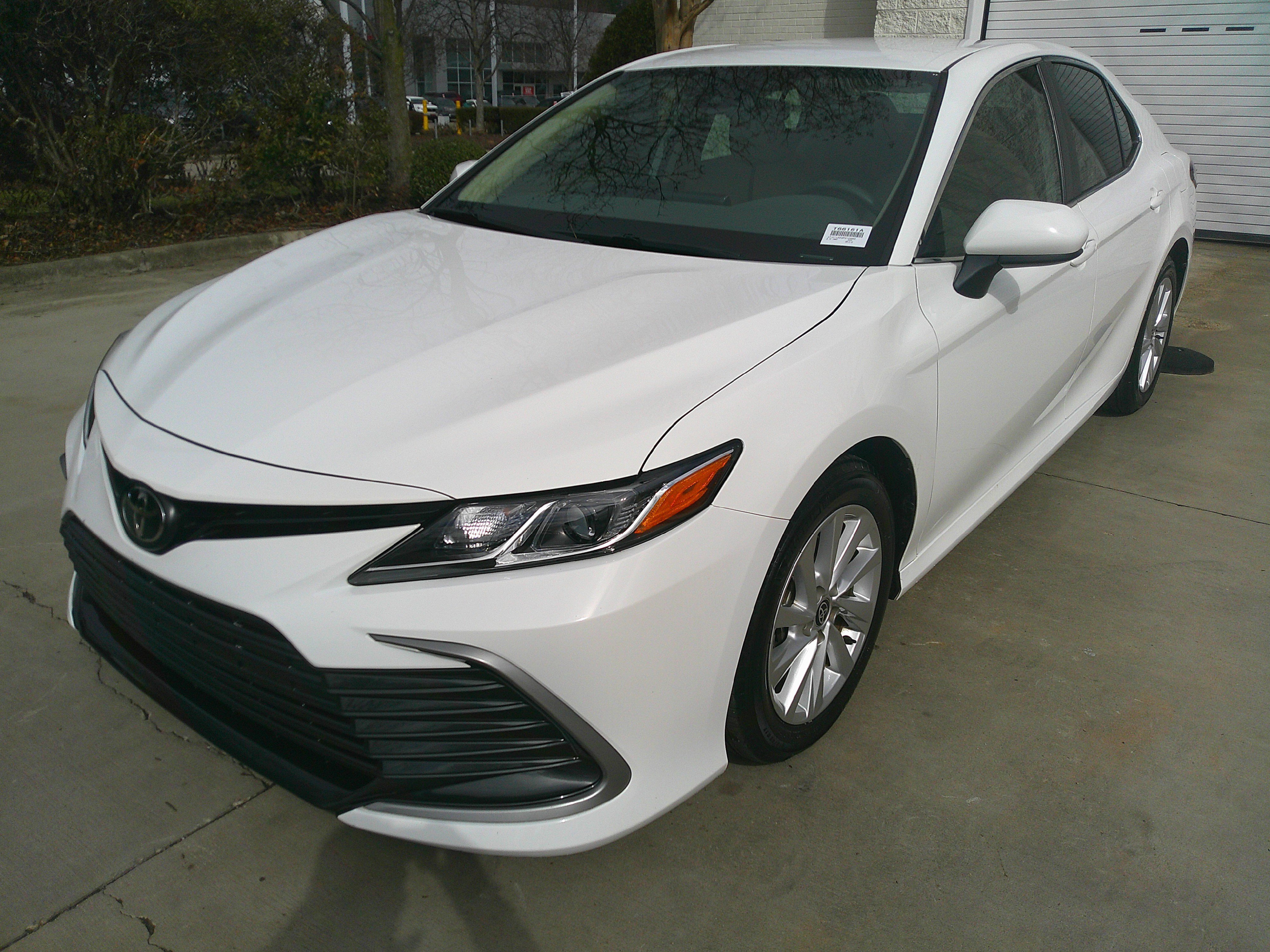 Used 2023 Toyota Camry LE image 5