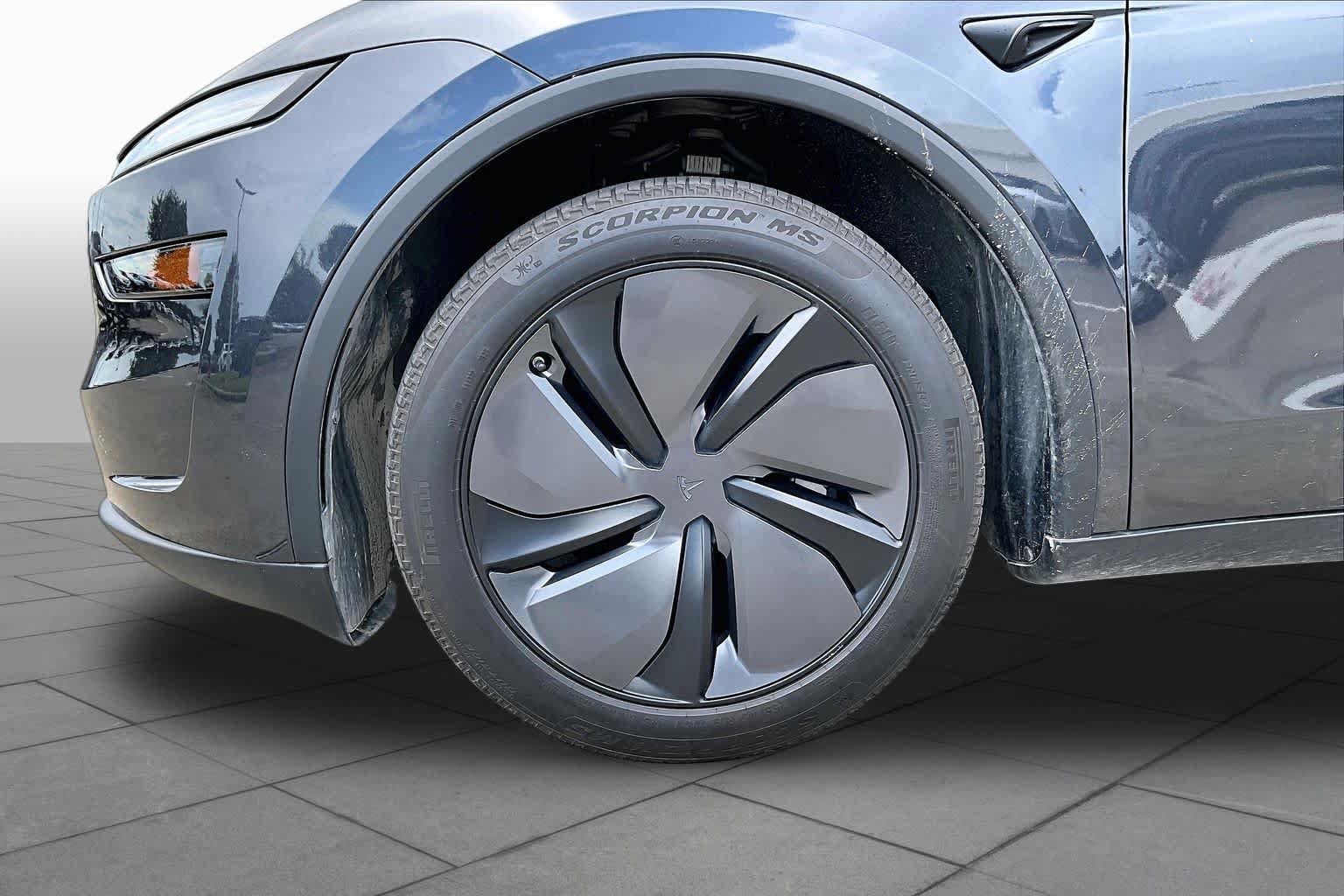 Used 2026 Tesla Model Y 2WD image 8