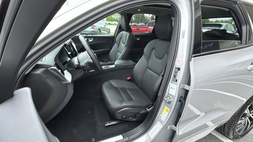 Certified 2025 Volvo XC60 B5 Plus AWD/4WD image 24