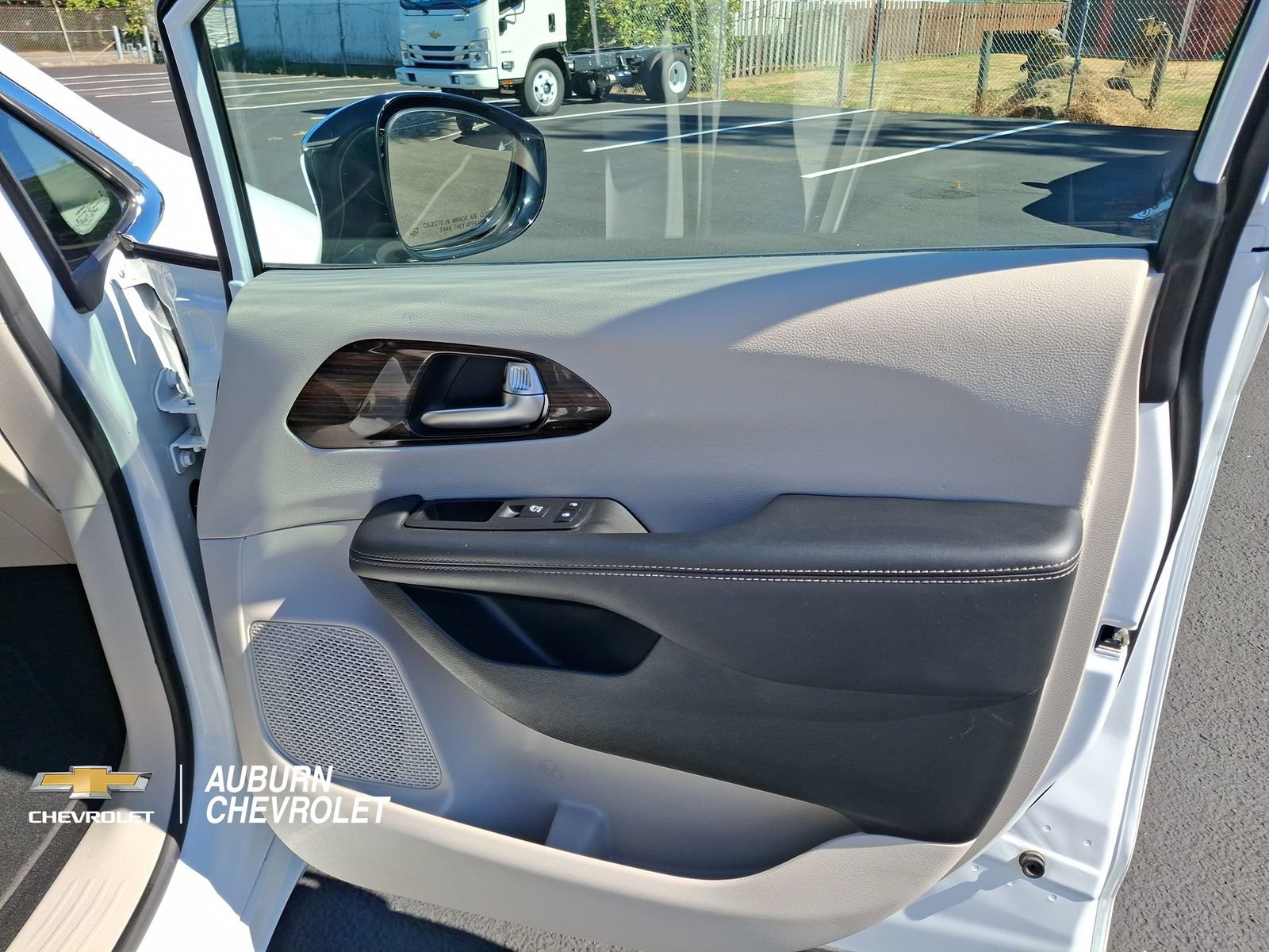 Used 2023 Chrysler Pacifica Limited FWD image 22