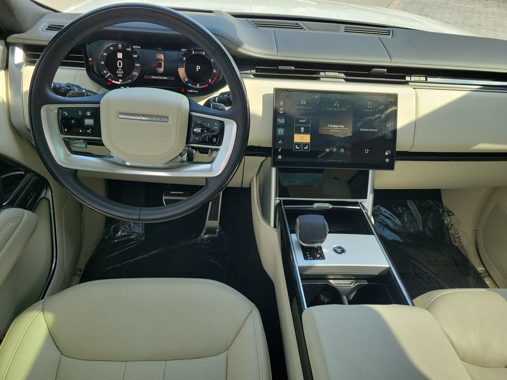 Used 2025 Land Rover Range Rover Long Wheelbase SE AWD/4WD image 18