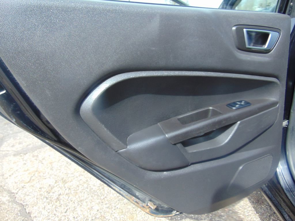 Used 2017 Ford Fiesta Titanium image 24