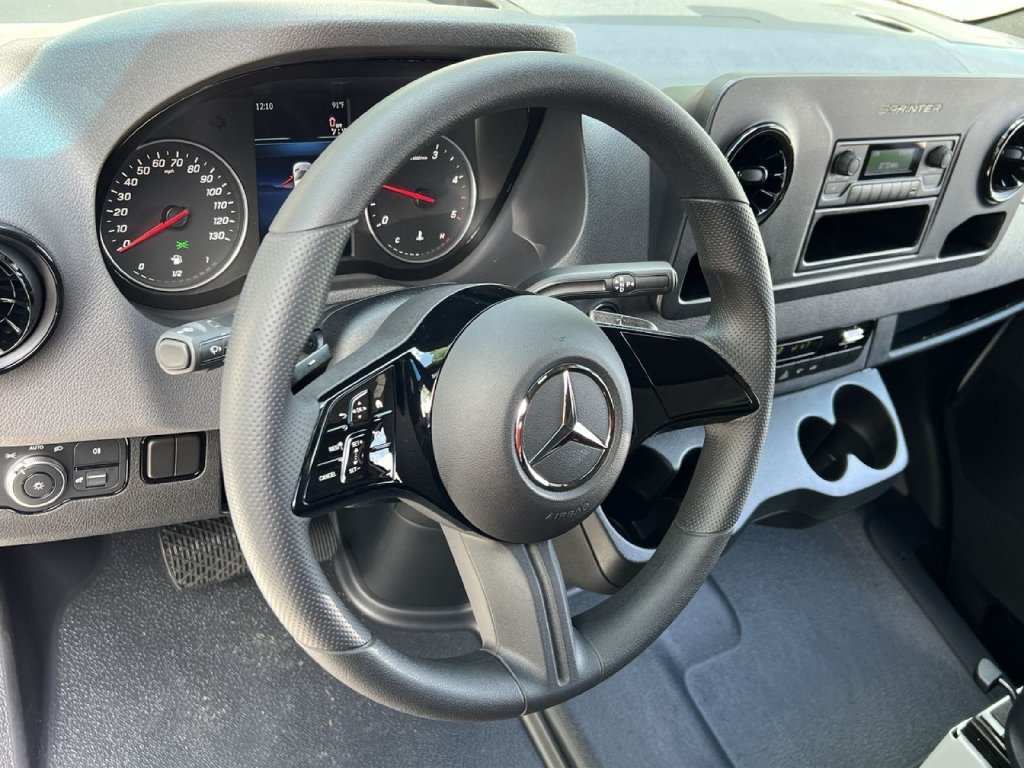Used 2025 Mercedes-Benz Sprinter 2500 image 14