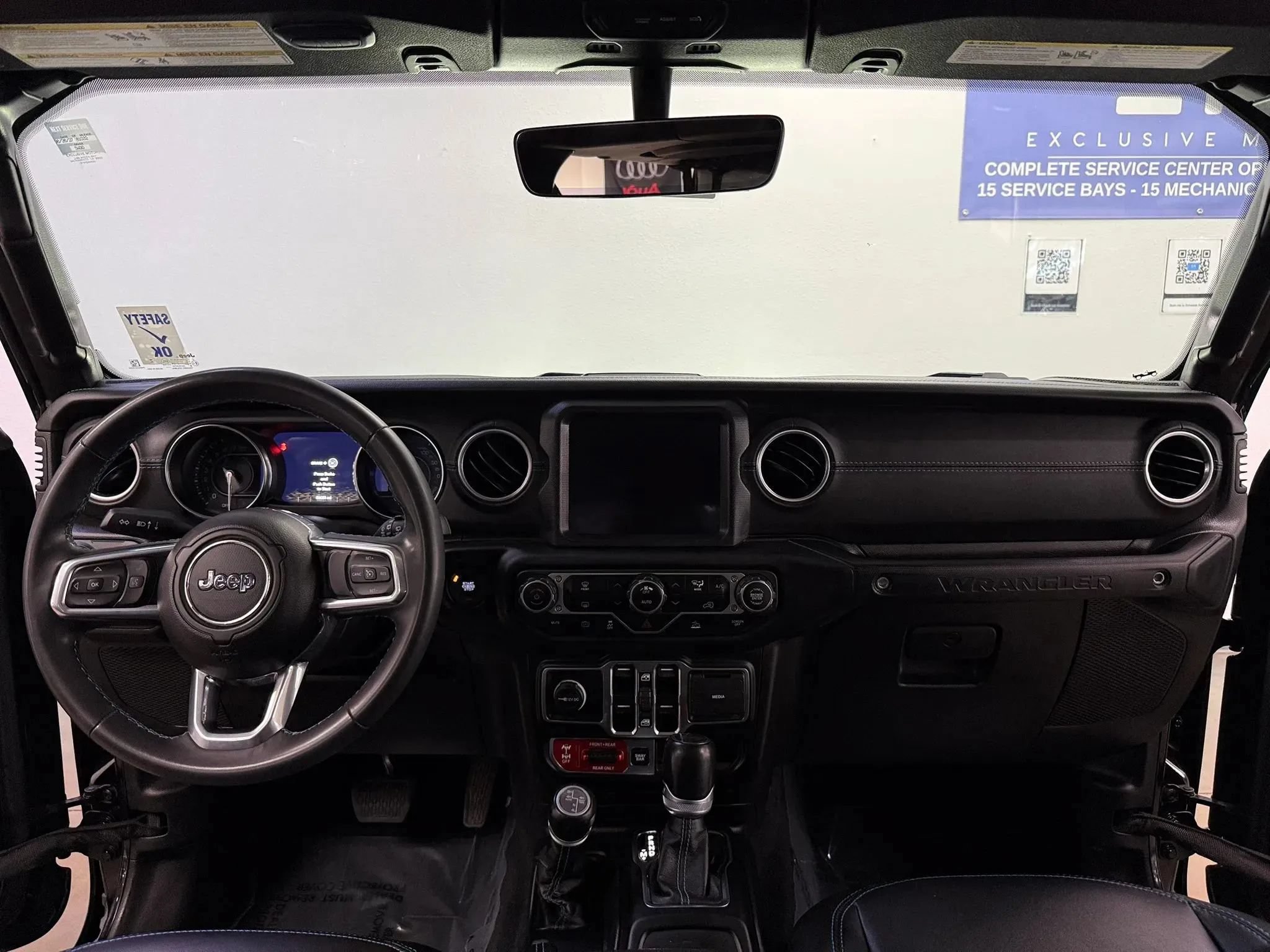Used 2024 Jeep Wrangler Unlimited Rubicon 4xe AWD/4WD image 15