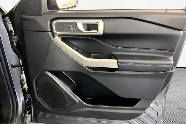 Used 2022 Ford Explorer XLT w/ Equipment Group 202A AWD/4WD image 27