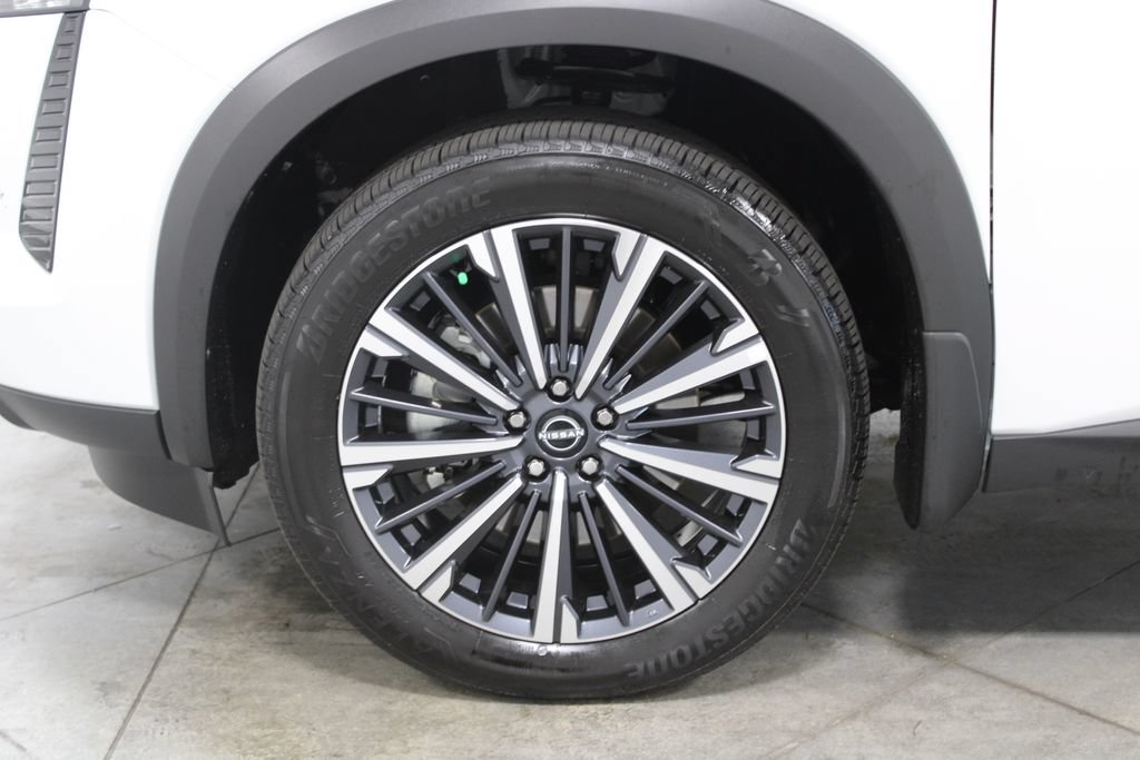 Used 2026 Nissan Pathfinder Platinum AWD/4WD image 19