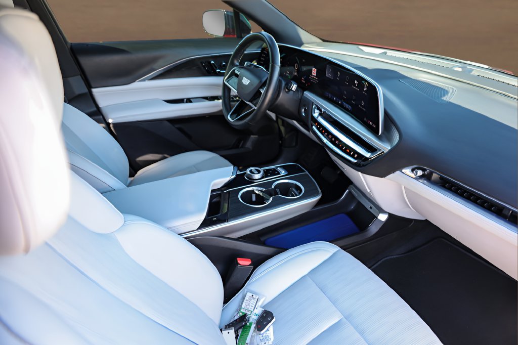 Certified 2024 Cadillac Lyriq Luxury RWD image 26