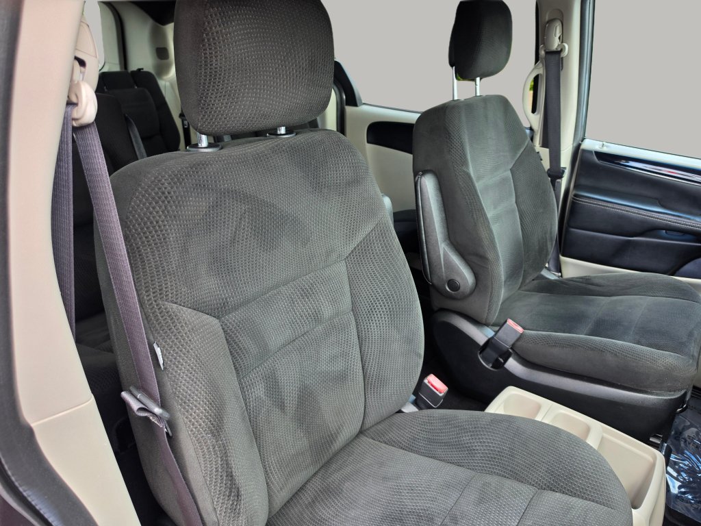 Used 2016 Dodge Grand Caravan SE FWD image 48