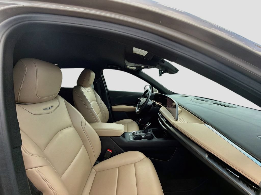 Certified 2025 Cadillac XT4 Premium Luxury FWD image 32