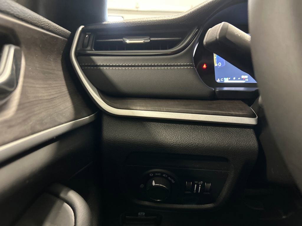 New 2026 Jeep Grand Cherokee Altitude AWD/4WD image 18