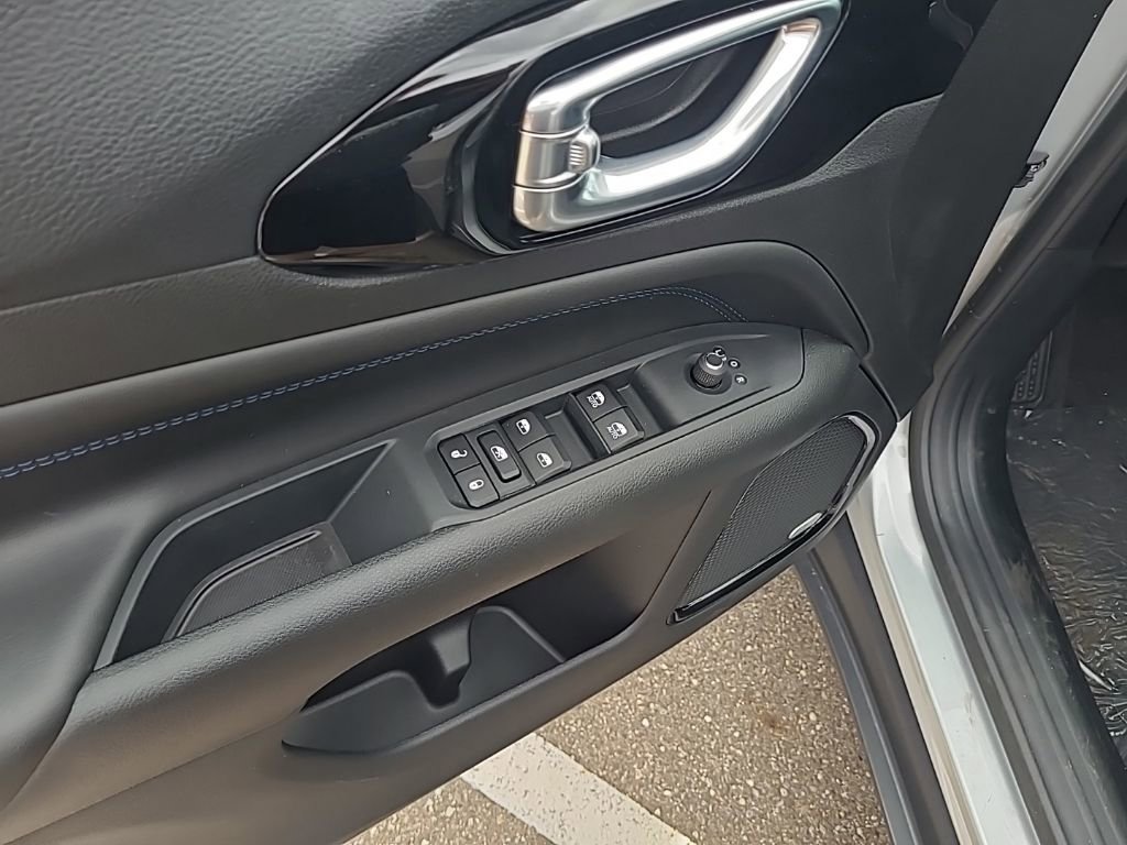 New 2025 Jeep Compass Limited w/ Sun & Sound Group image 10