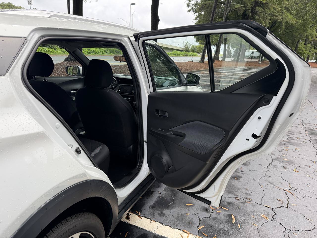 Used 2019 Nissan Kicks SV FWD image 14