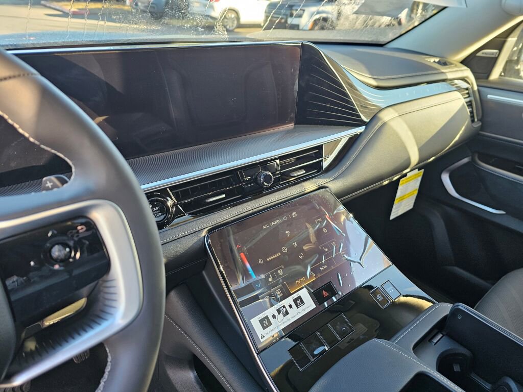 New 2025 INFINITI QX80 Luxe image 32