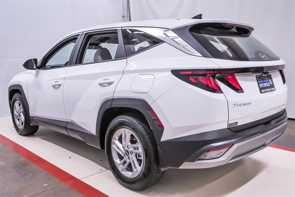 Certified 2025 Hyundai Tucson SE image 8