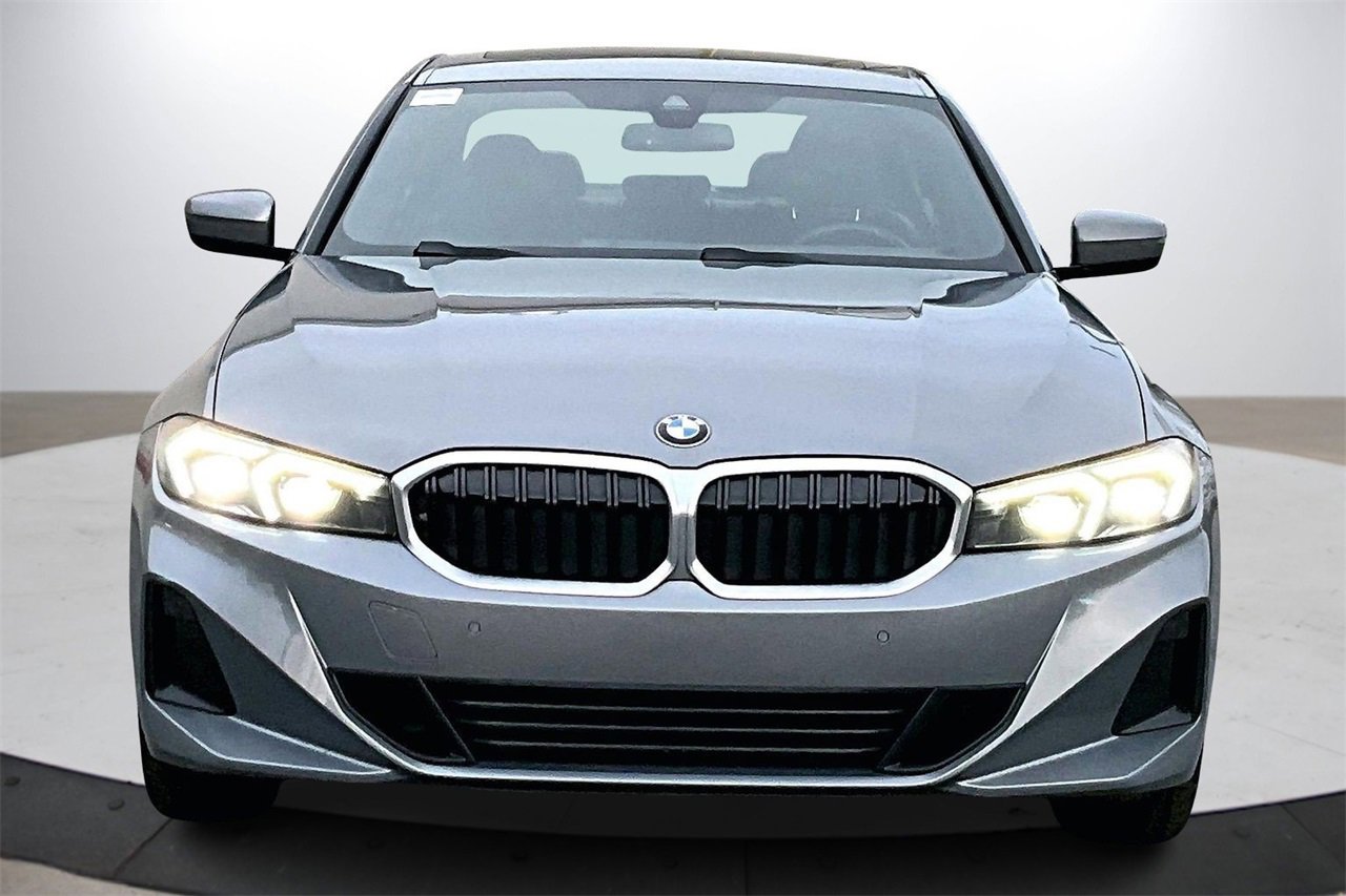 Used 2023 BMW 330i xDrive 330i xDrive w/ Driving Assistance Package image 3