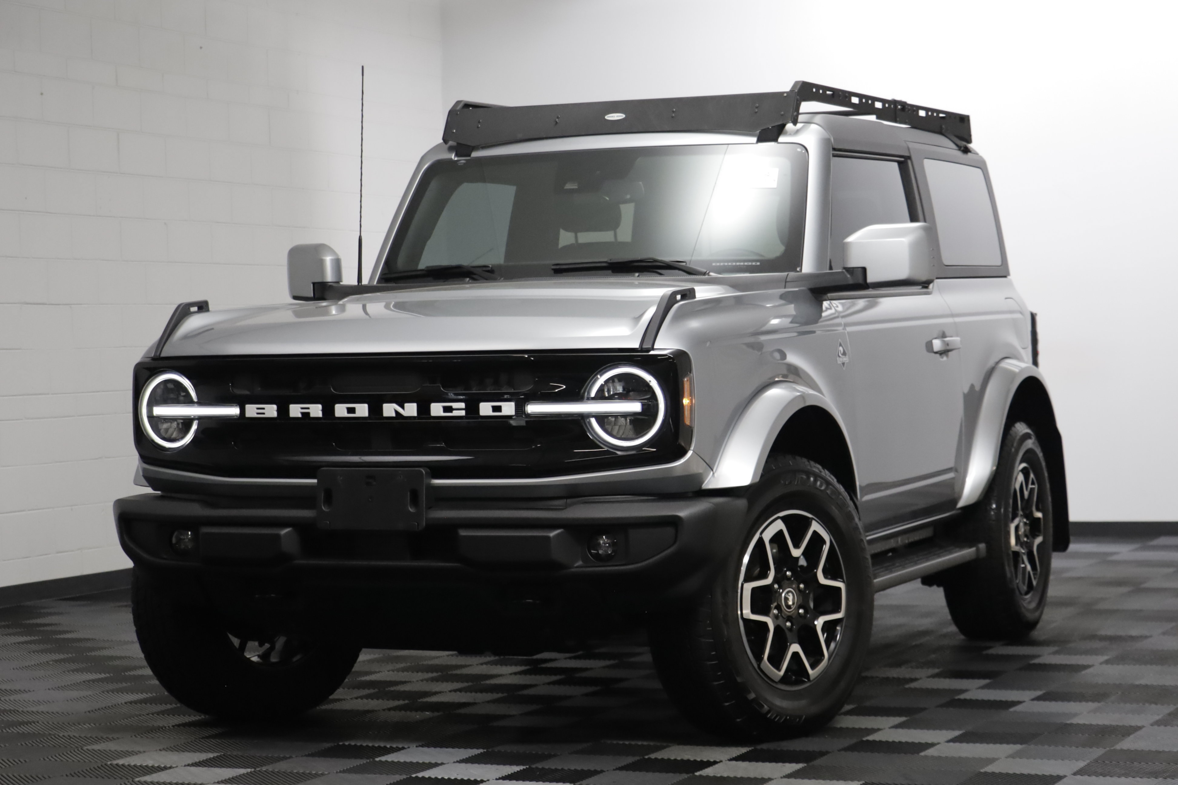 Used 2023 Ford Bronco Outer Banks AWD/4WD image 1