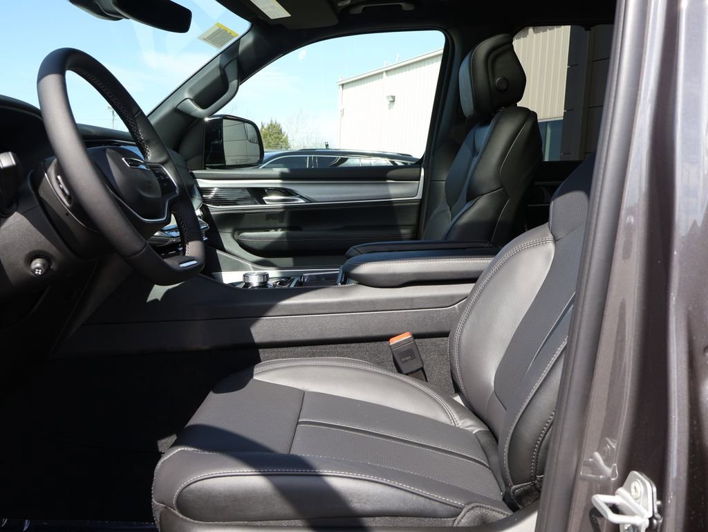 New 2026 Jeep Grand Wagoneer L Limited w/ Premium Group II AWD/4WD image 24