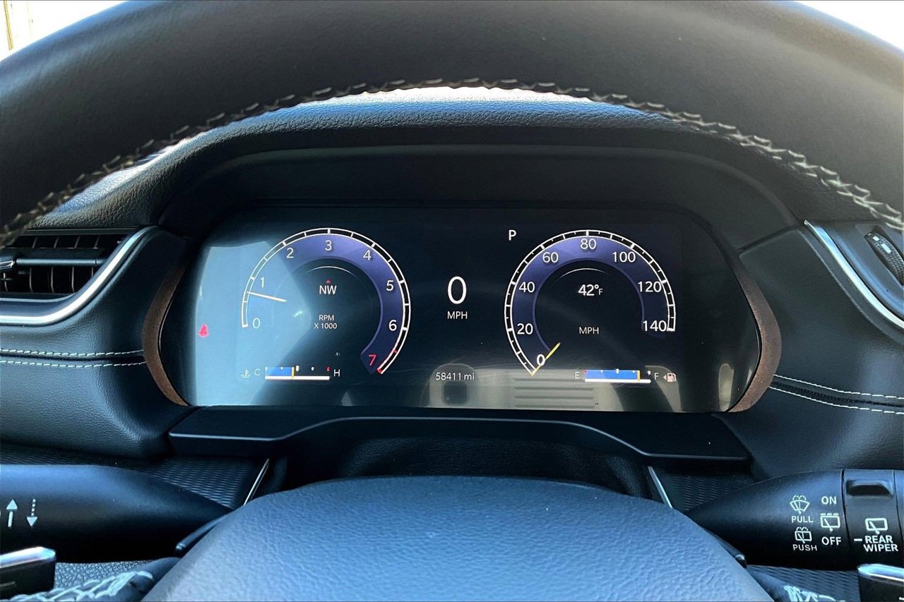 Used 2023 Jeep Grand Cherokee L Laredo image 9