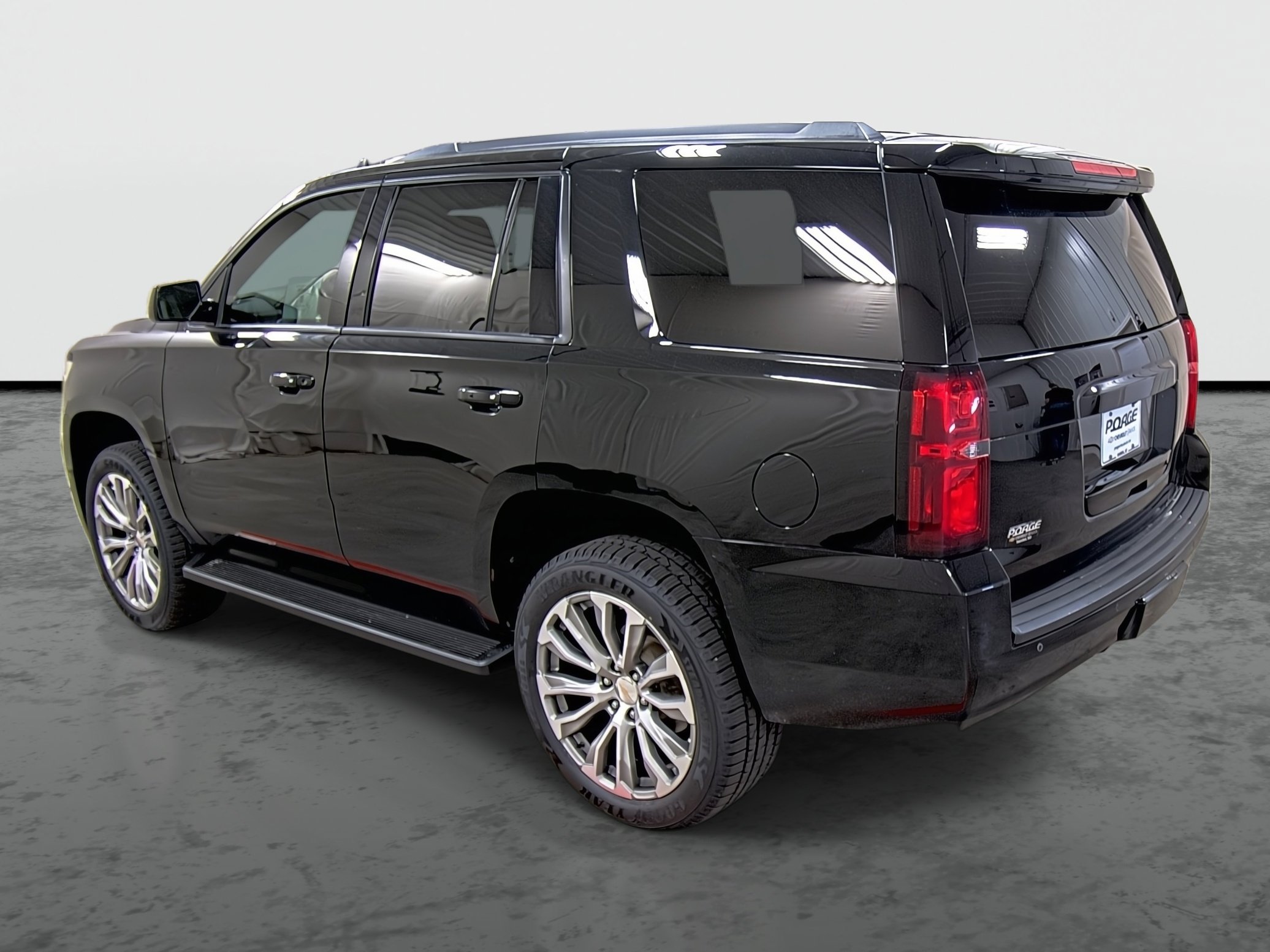 Used 2018 Chevrolet Tahoe LT image 2