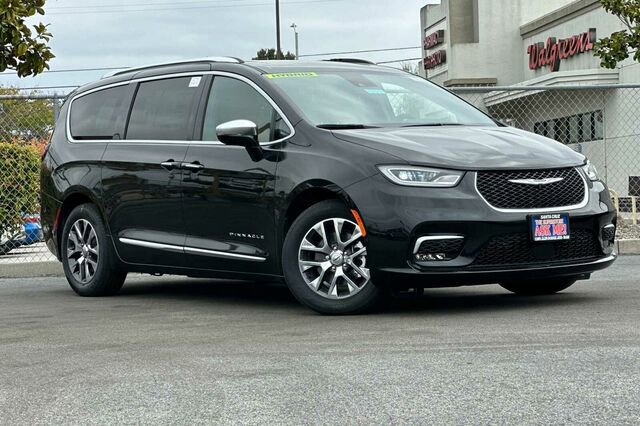 New 2023 Chrysler Pacifica Pinnacle image 2