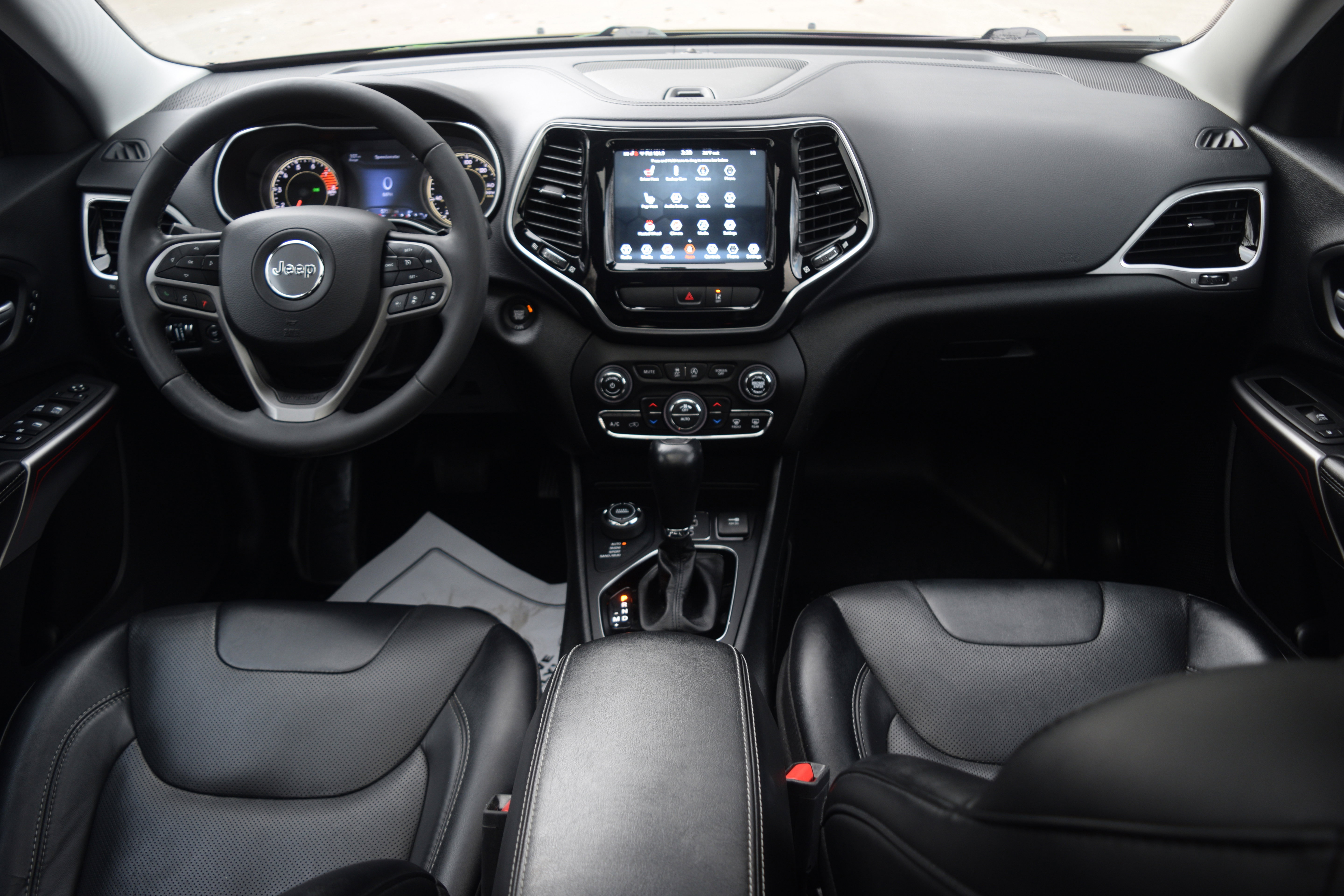 Used 2022 Jeep Cherokee Limited image 8