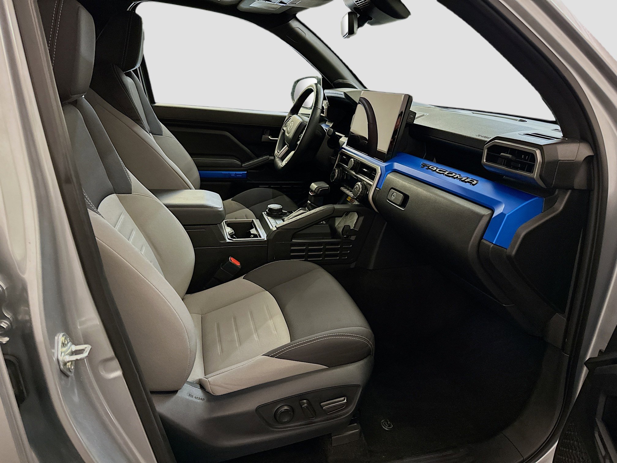 Used 2025 Toyota Tacoma TRD Sport w/ TRD Sport Upgrade Package image 33