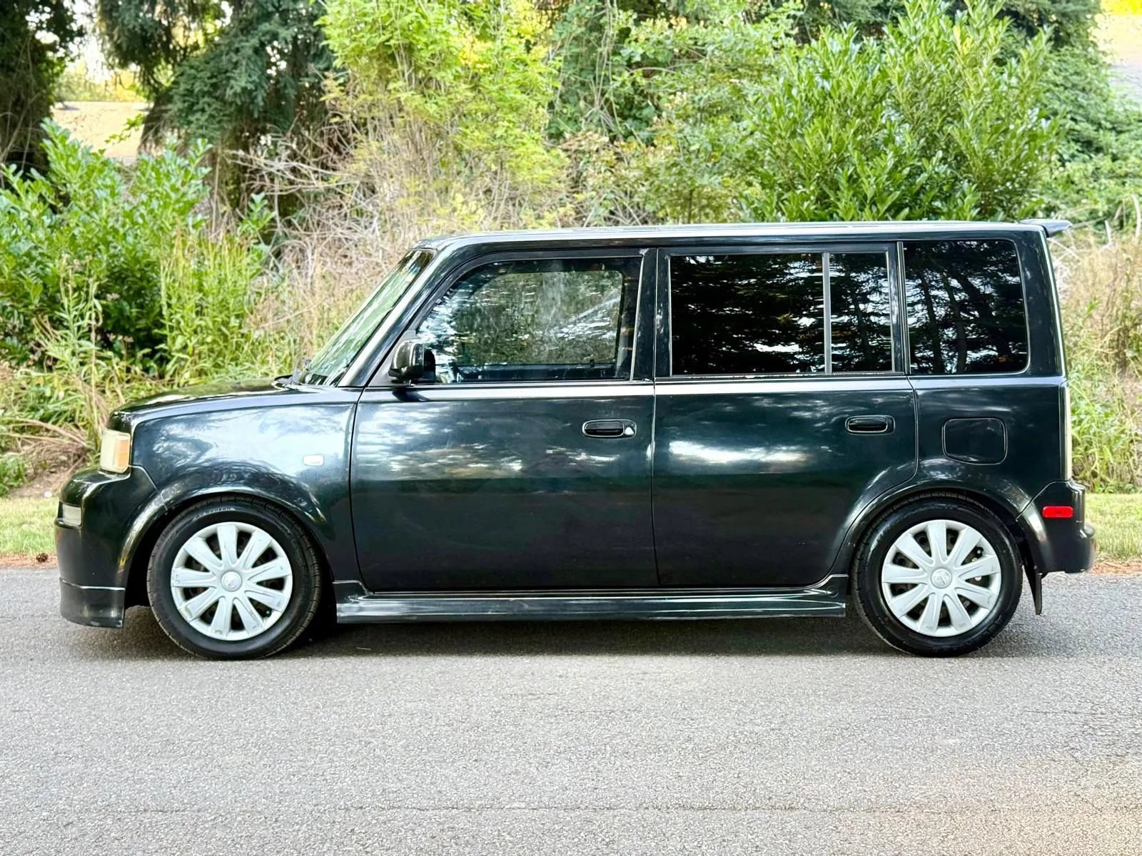 Used 2005 Scion xB FWD image 2
