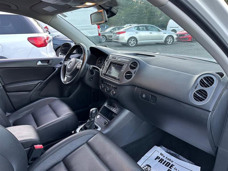 Used 2017 Volkswagen Tiguan S image 16