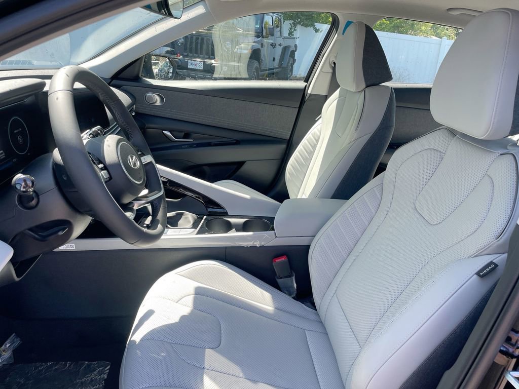 New 2025 Hyundai Elantra Limited image 36
