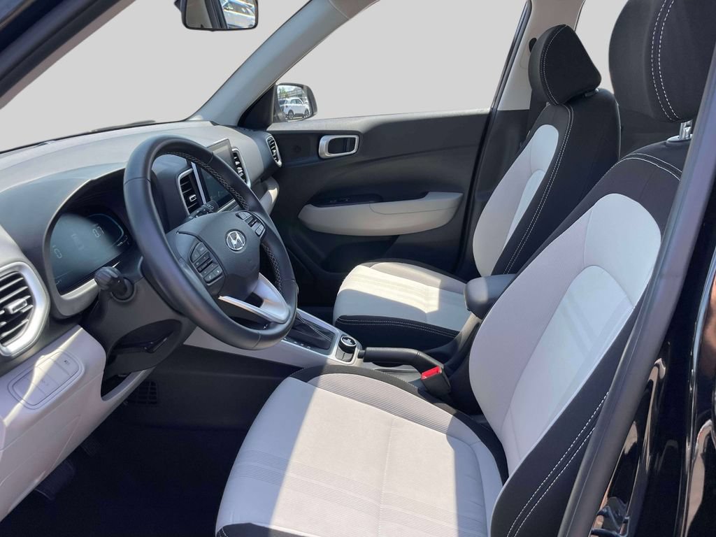 Used 2023 Hyundai Venue SEL FWD image 13