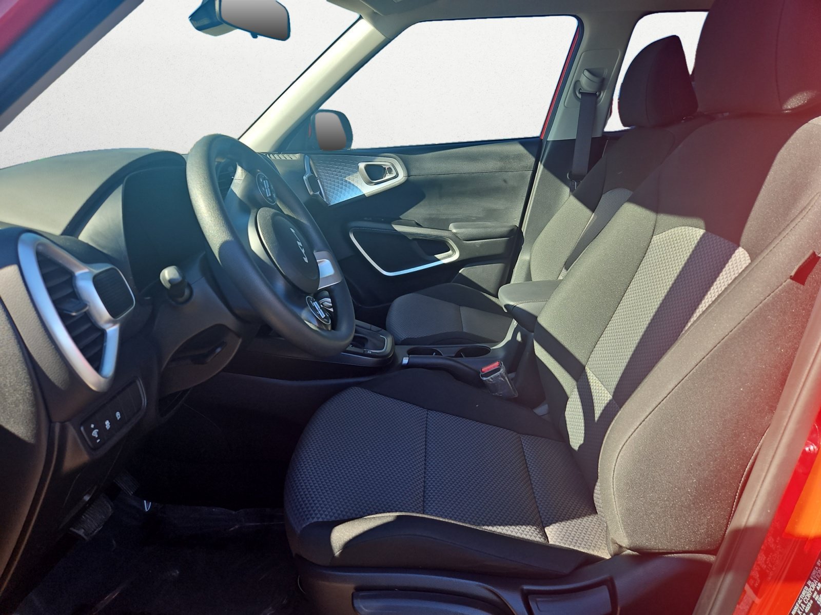 Used 2025 Kia Soul LX FWD image 8