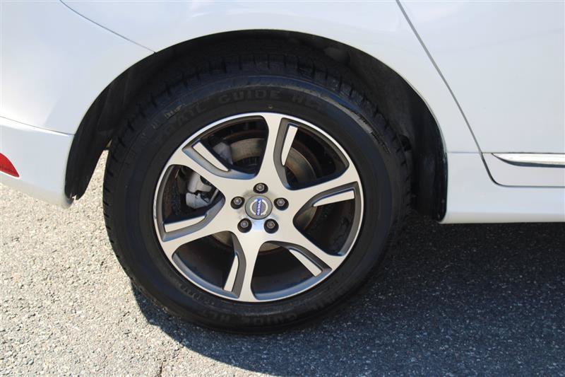Used 2015 Volvo XC60 T6 w/ Proximity Package AWD/4WD image 8